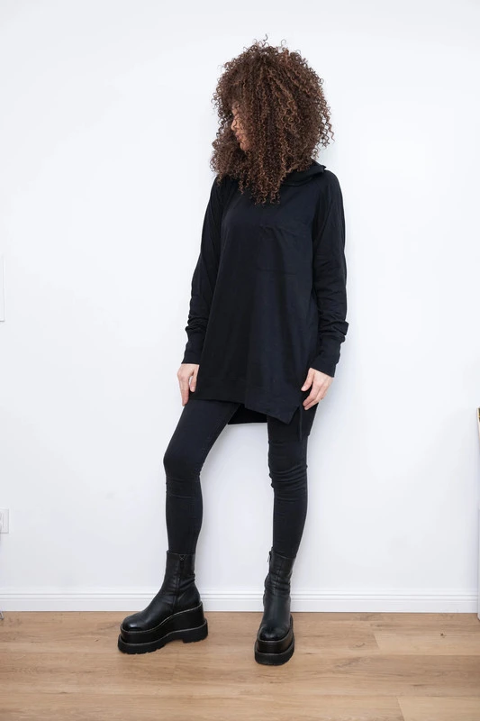 Czarna bluza QΠШ Robert Kupisz